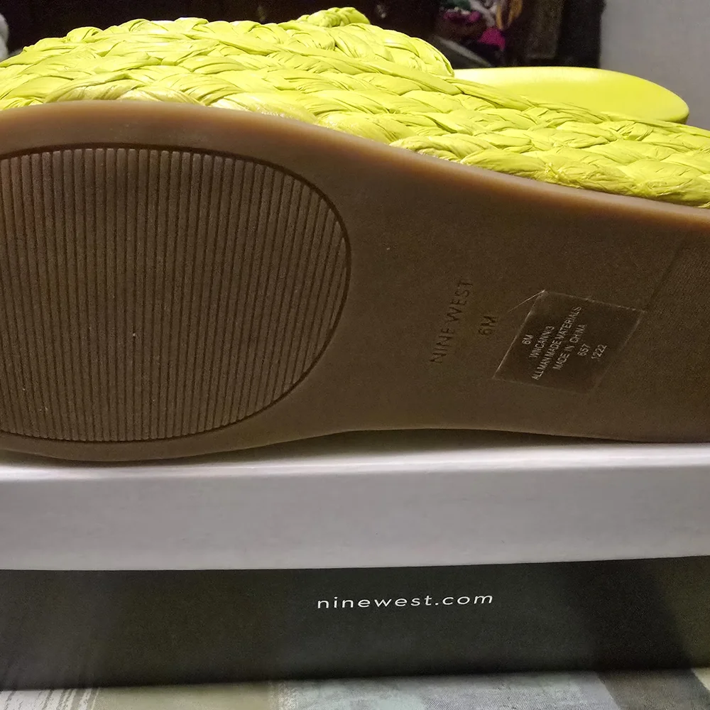 Nine West Medium Green Shoes - Picture 4 of 6